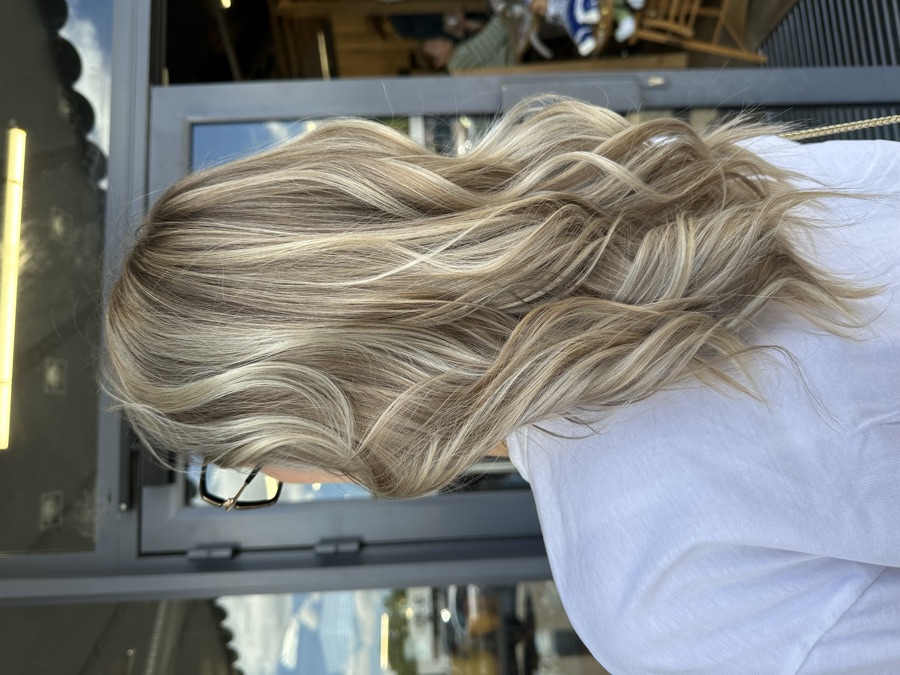 Blond froid réalisé au salon